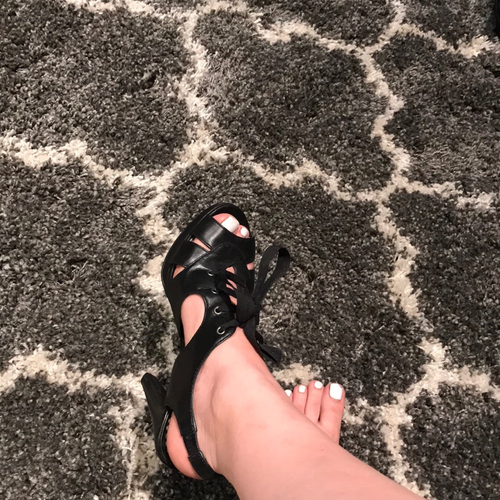 Bow tie slingback pumps